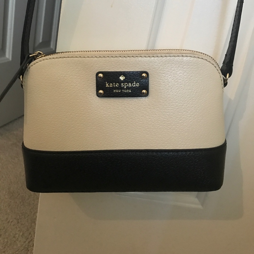 Gently used Kate Spade Bay Street Hanna crossbody
